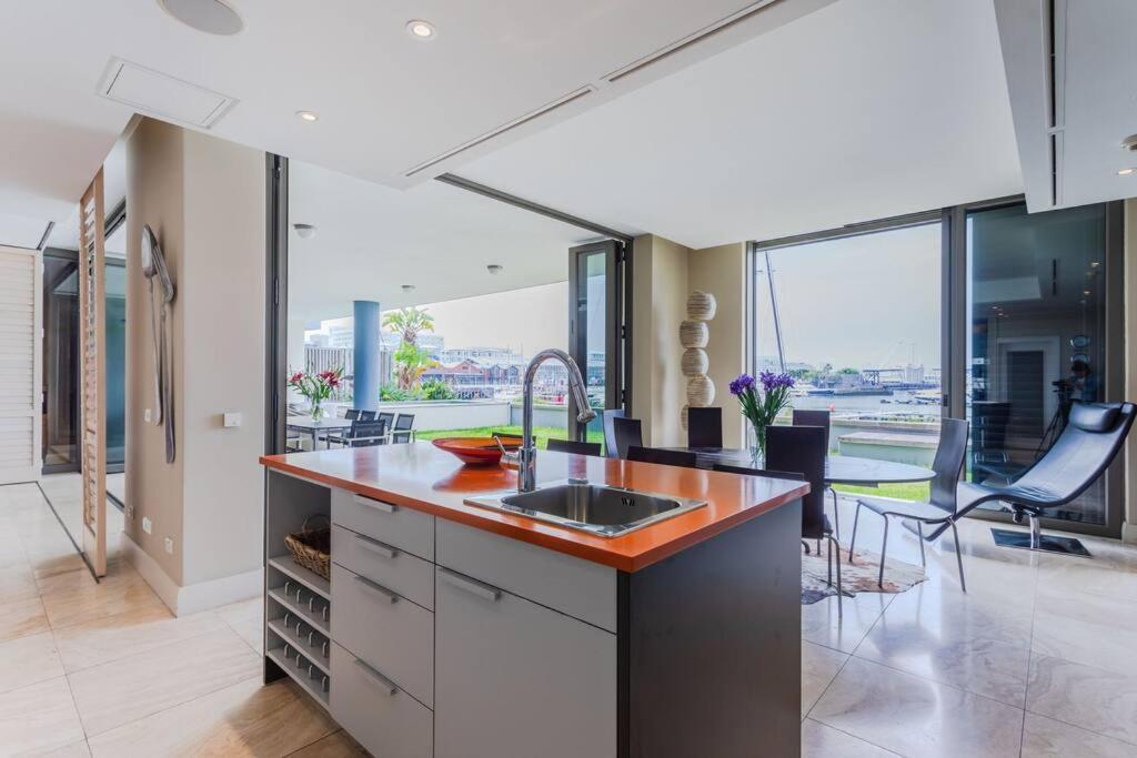 Outstanding V&A Marina Waterfront Apartment Kaapstad Buitenkant foto