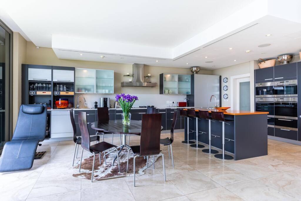 Outstanding V&A Marina Waterfront Apartment Kaapstad Buitenkant foto