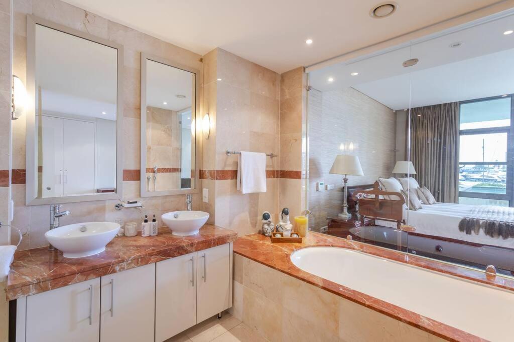 Outstanding V&A Marina Waterfront Apartment Kaapstad Buitenkant foto