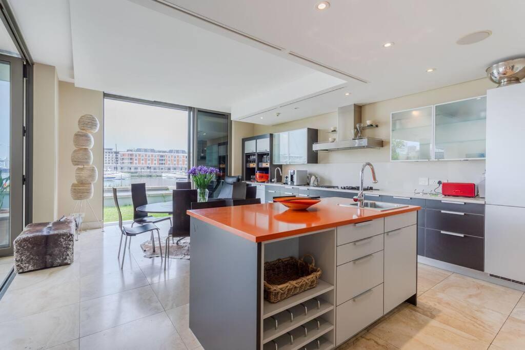 Outstanding V&A Marina Waterfront Apartment Kaapstad Buitenkant foto